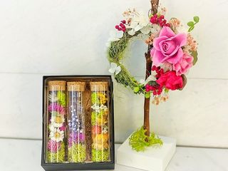 ドライフラワーボトルセット税別3100円、プリザーブドフラワー税別3700円 ドライフラワーボトルセット税別3100円、プリザーブドフラワー税別3700円
